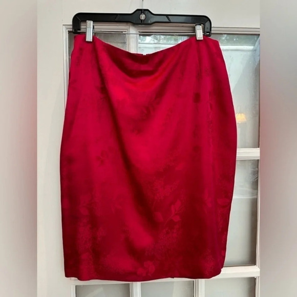 Vintage Maggy London 100% Silk Cranberry Holiday Red Floral Pencil Skirt Size 12 - Picture 1 of 7